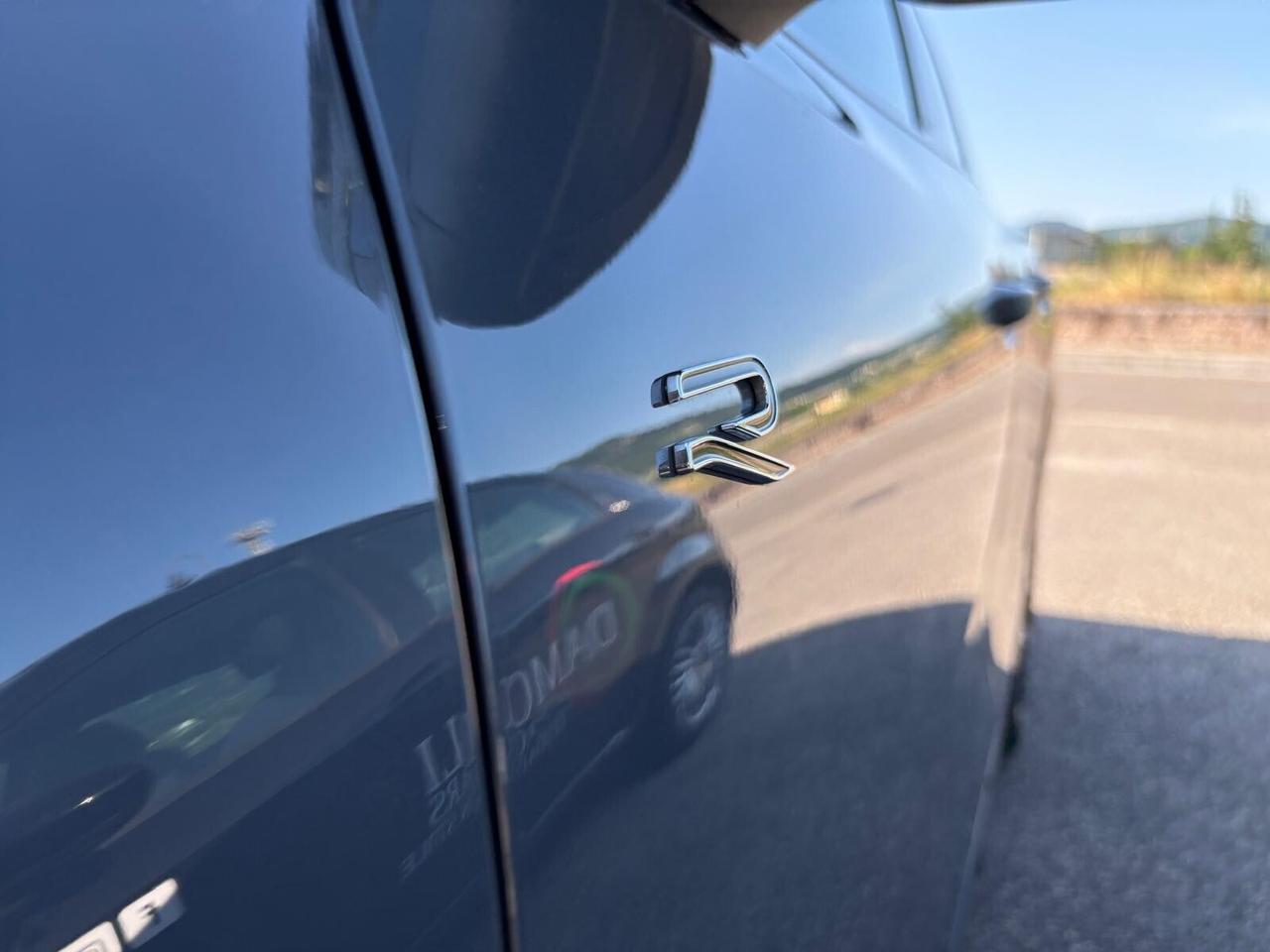 Volkswagen Tiguan VOLKSWAGEN TIGUAN 2.0 TDi R-LINE