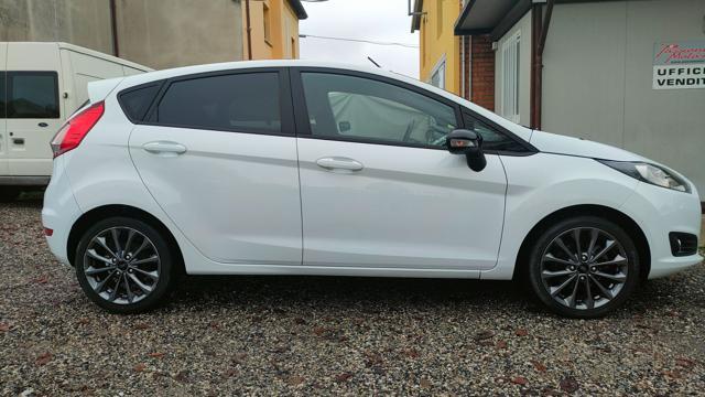 FORD Fiesta 1.5 TDCi 75CV 5 porte Black & White Edition