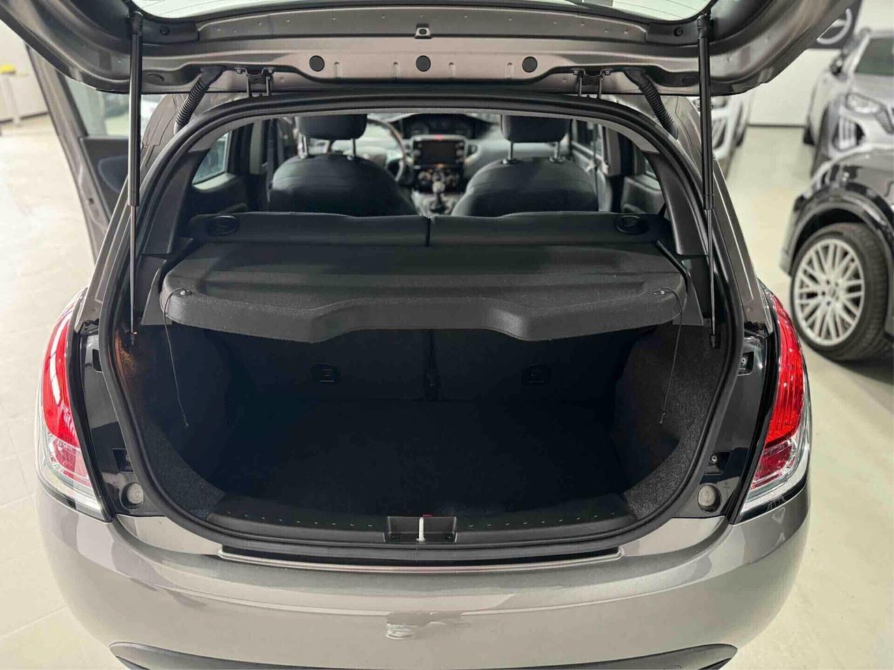 Lancia Ypsilon 1.0 FireFly 5 porte S&S Hybrid Alberta Ferretti