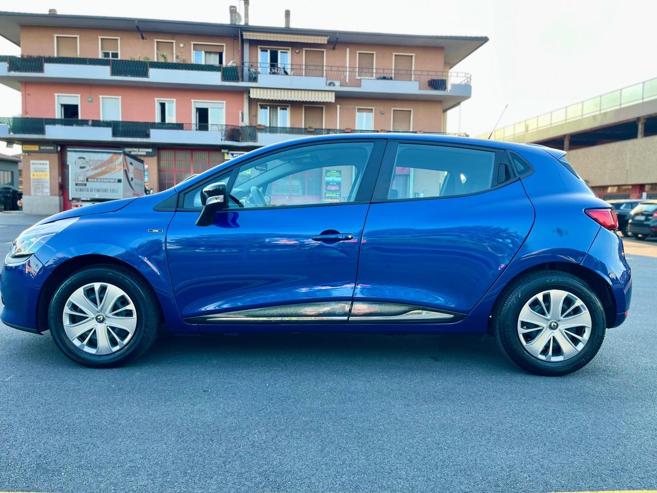 Renault Clio TCe 12V 90 CV 5 porte Moschino Intens