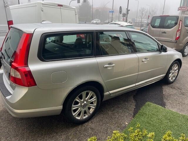 Volvo V70 2.4 D5 Momentum