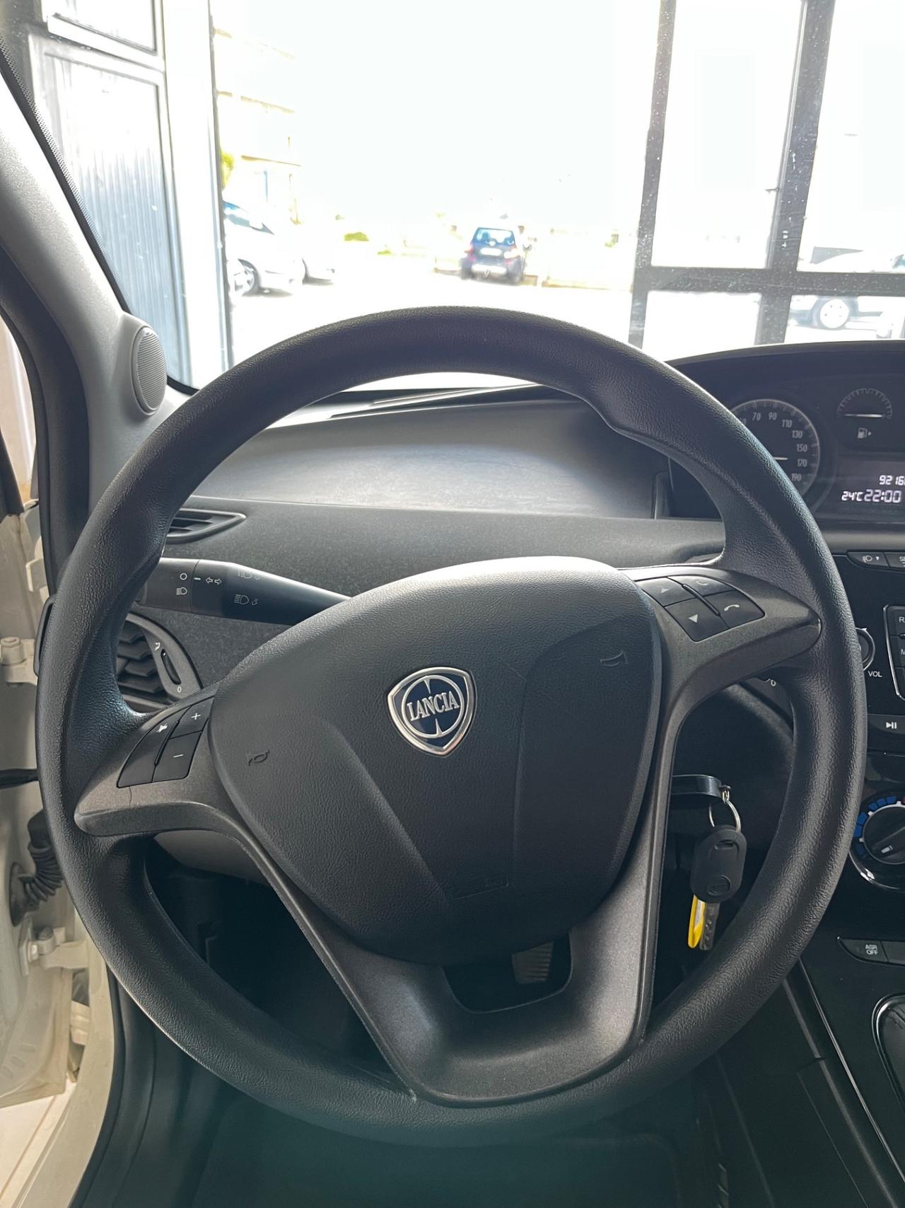 LANCIA YPSILON 1.0 FireFly 5 porte S&S Hybrid Ecochic Silver