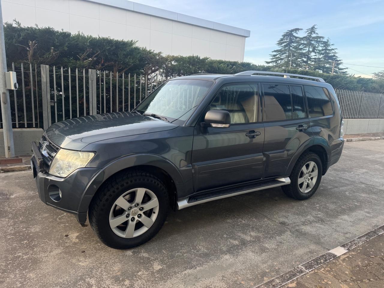 Mitsubishi Pajero 3.2 DI-D Autocarro Manuale Gancio traino