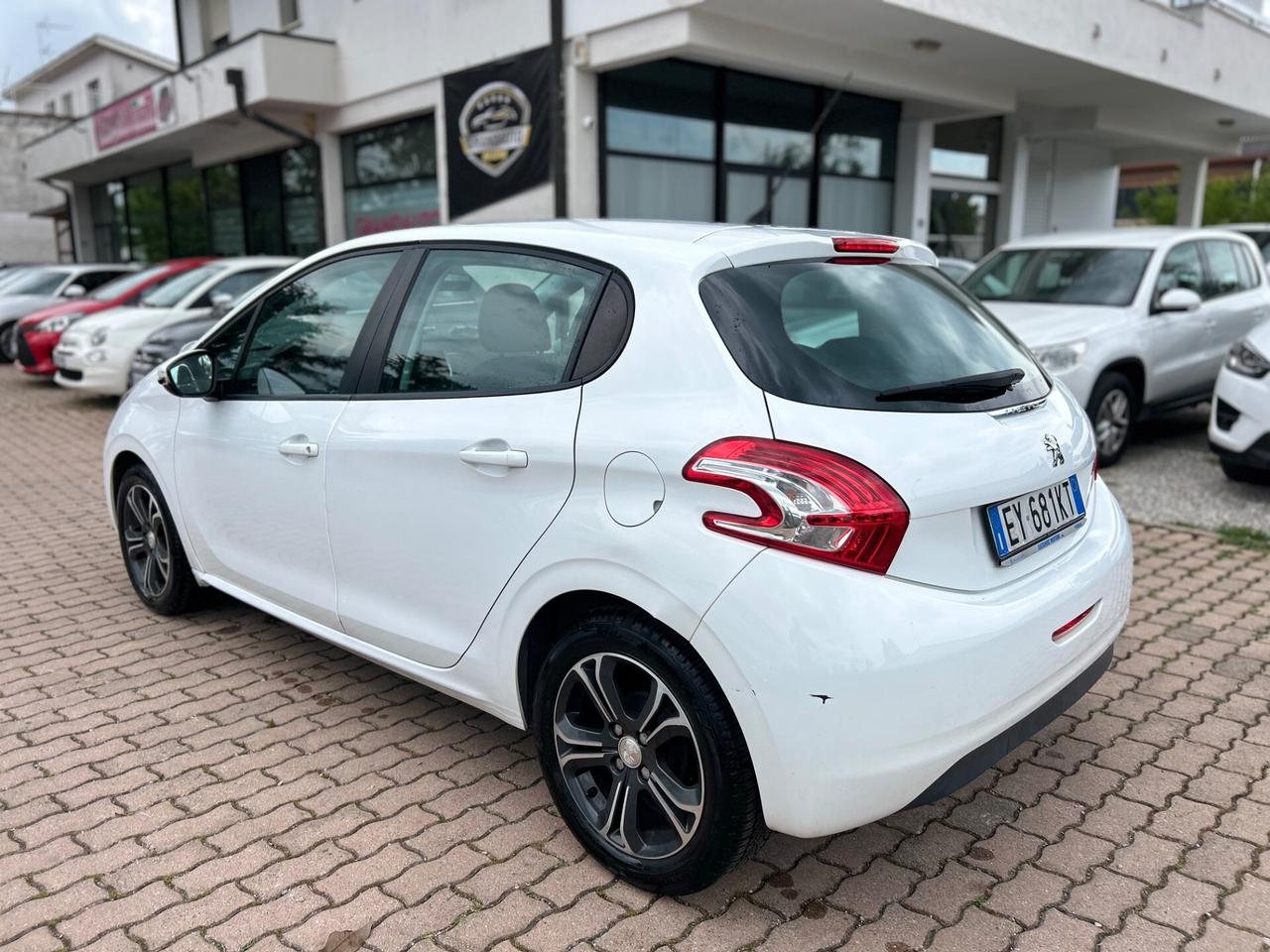 Peugeot 208 PureTech 82 5 porte Allure
