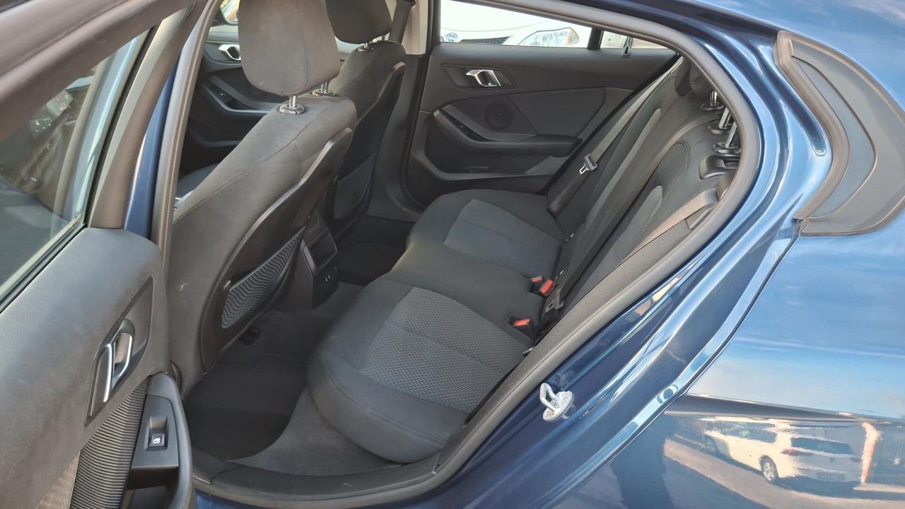 Bmw 118 118d 5p. Business Advantage