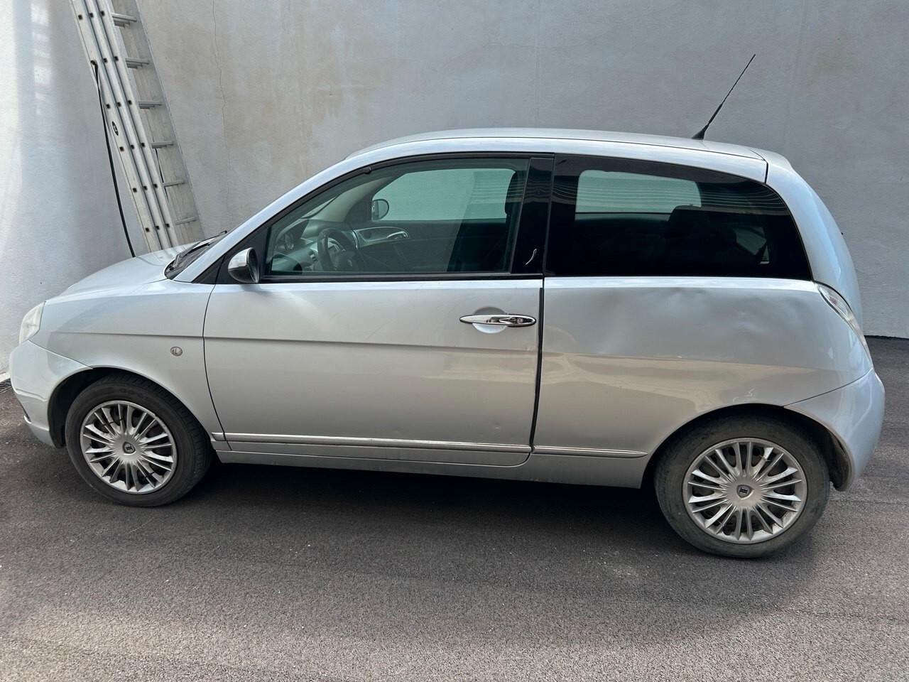 Lancia Ypsilon 1.3 MJT 75 CV Platino