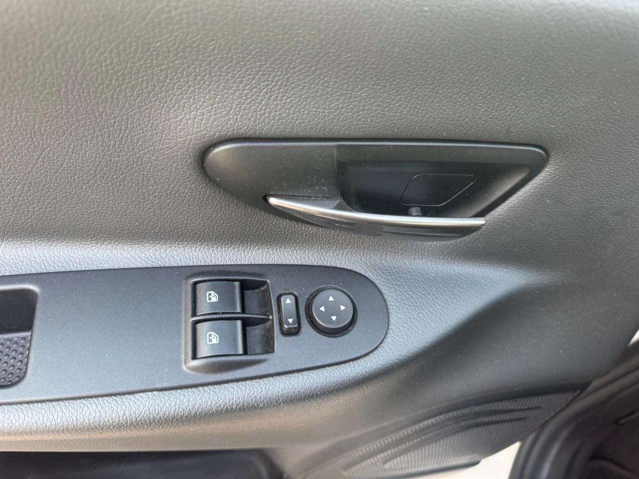 Lancia Ypsilon 1.2 69 CV 5P Gold 2014