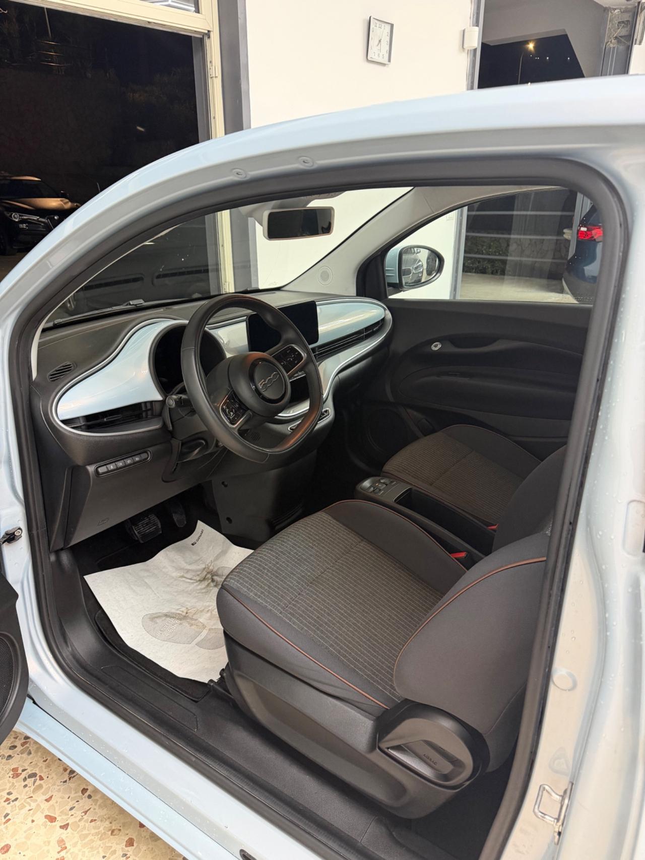 Fiat 500 500e Berlina 42 kWh La Prima