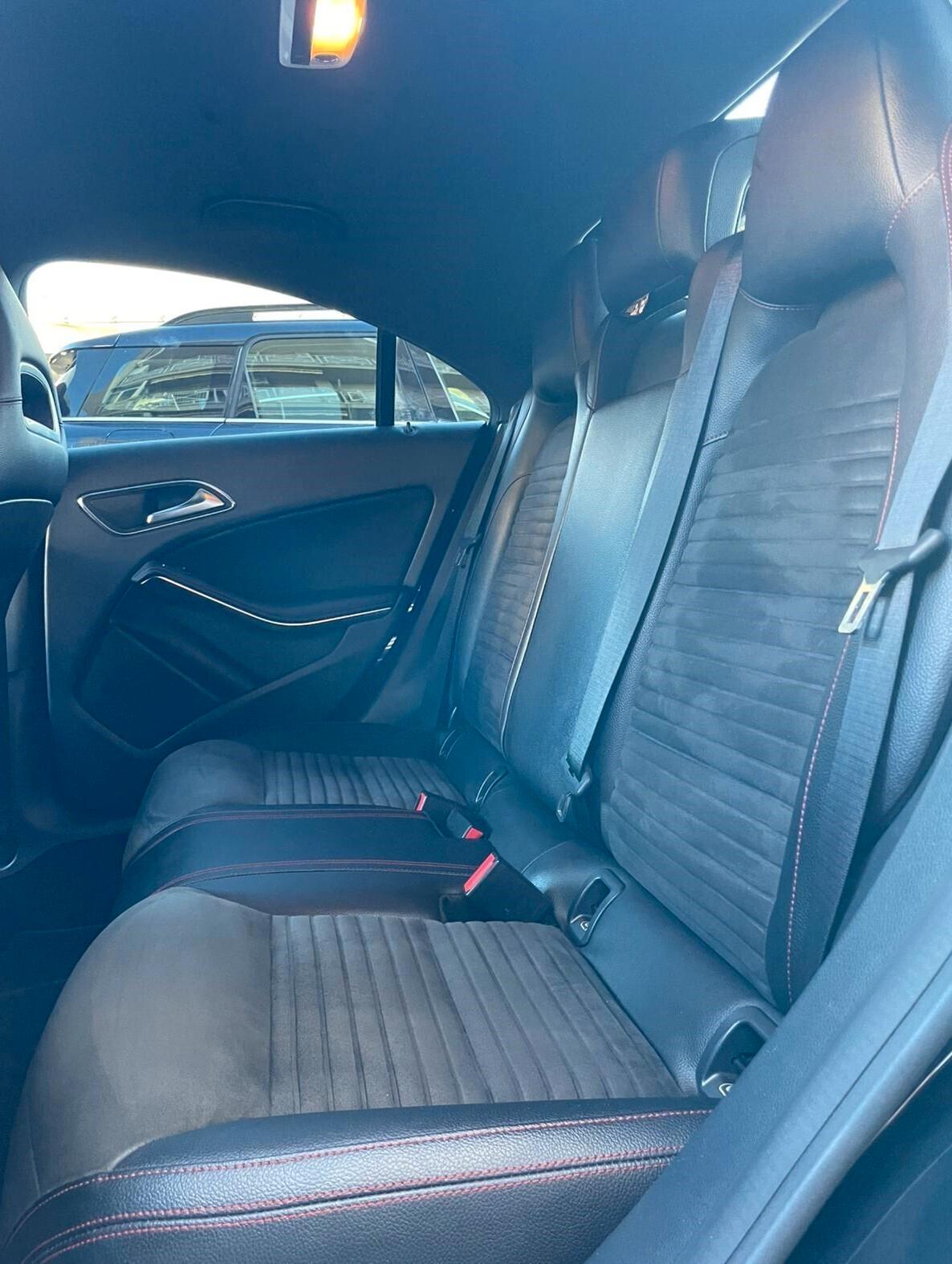 MERCEDES-BENZ CLA AMG Premium200D Dark Night