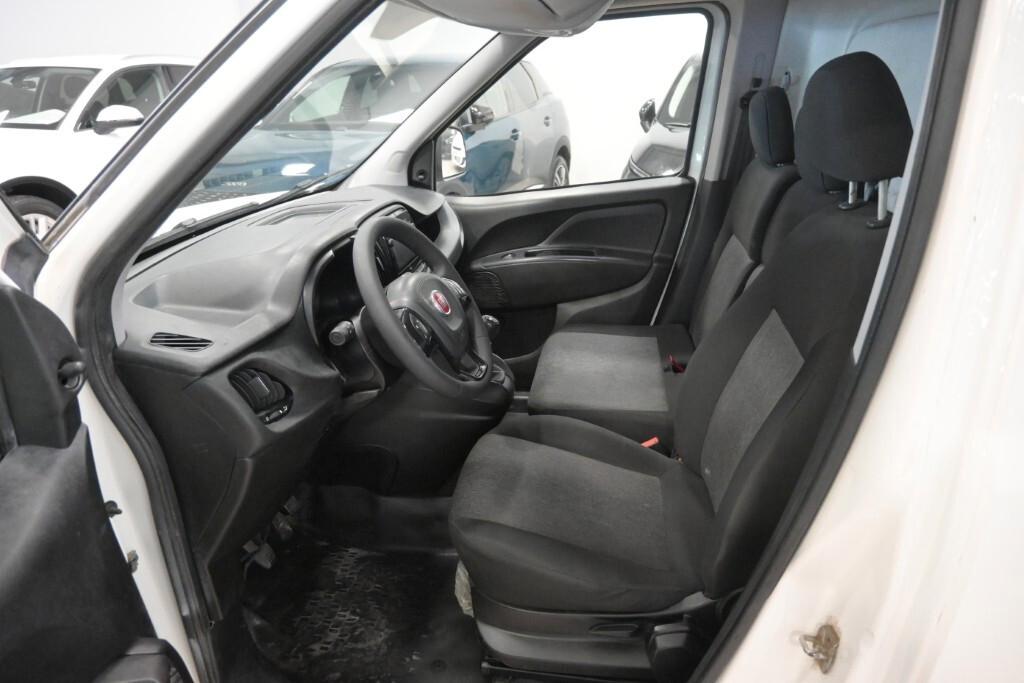 FIAT DOBLO CARGO MAXI 1.6 M-JET 105CV 6M. PL-TN 3POSTI PORTATA 886KG LOUNGE ( MIRROR - SENSORI POST. )