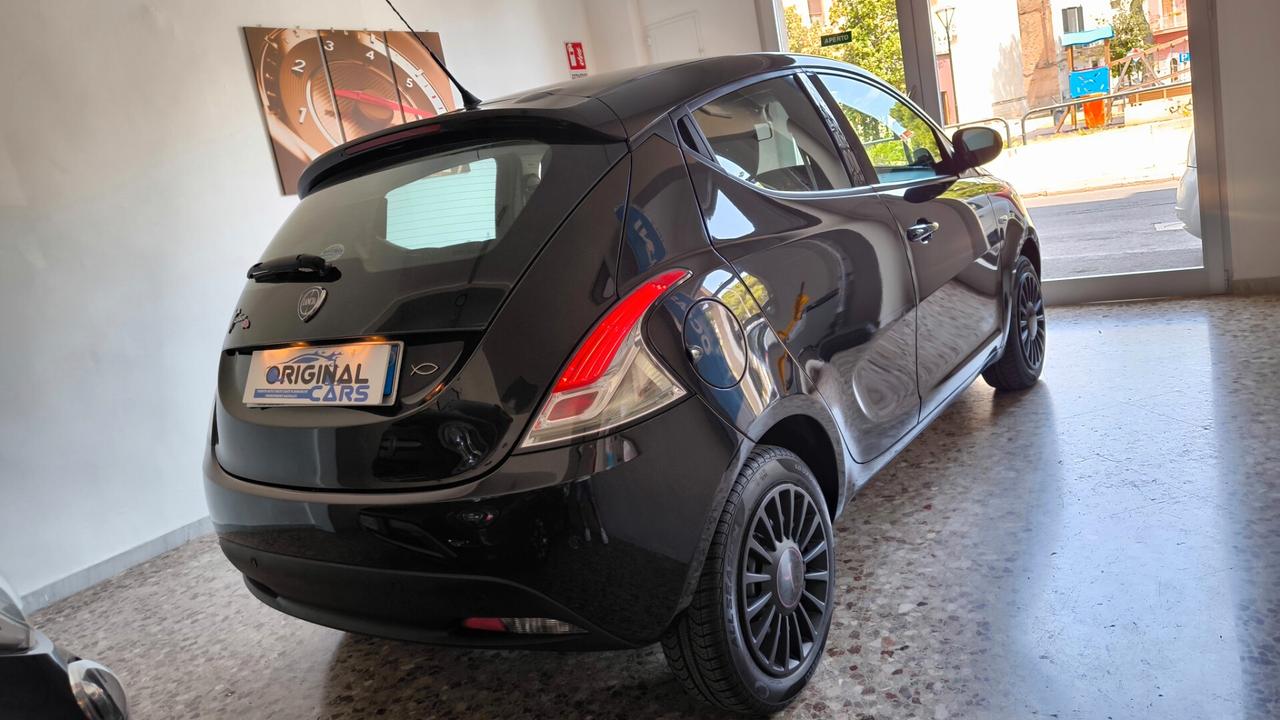 Lancia Ypsilon 1.2 69 CV 5 porte Gold Paris