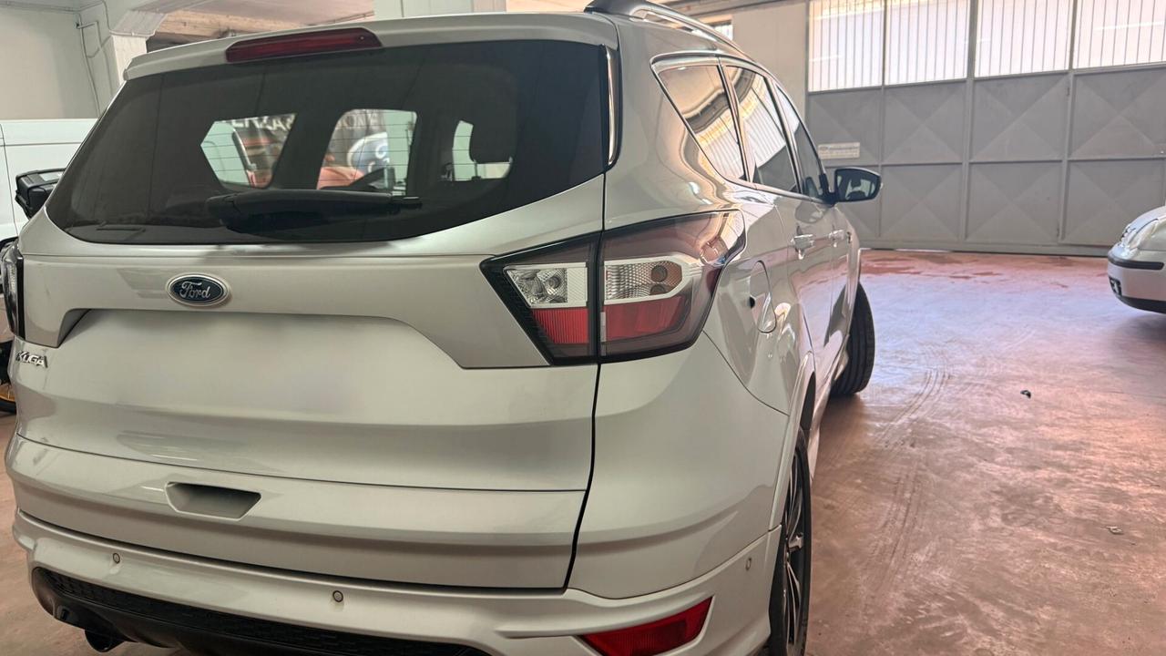 Ford Kuga 1.5 TDCI 120 CV S&S 2WD ST-Line