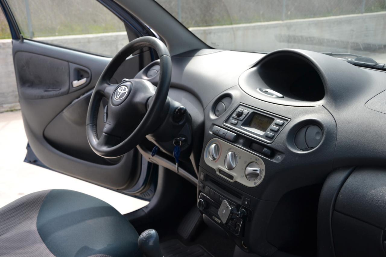 Toyota Yaris 1.0i 16V cat 5 porte Sol