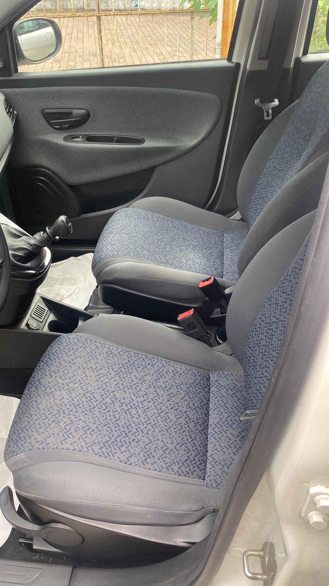 Lancia Ypsilon 1.0 FireFly 5 porte S&S Hybrid Ecochic A. Ferretti