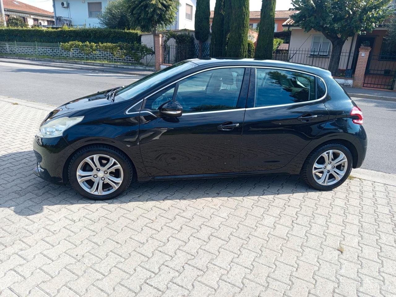 Peugeot 208 1.4 HDi 68 CV 5 porte Allure