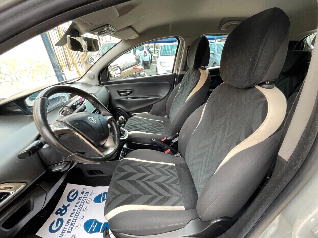 Lancia Ypsilon 1.2 69 CV 5 porte Gold