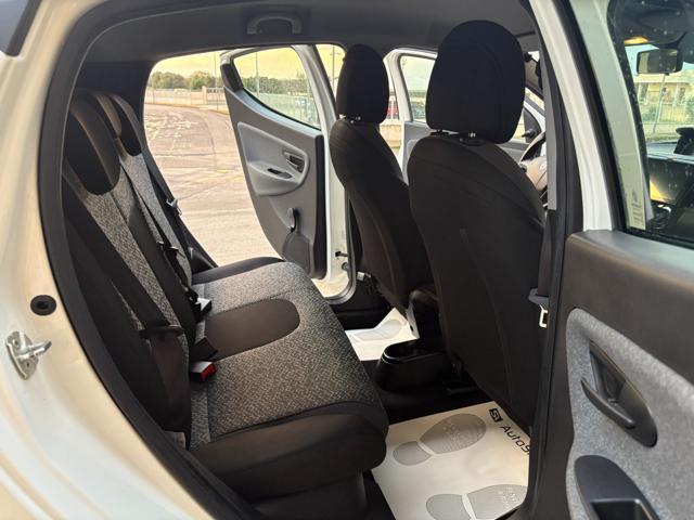 LANCIA Ypsilon 1.0 FireFly 5 porte S&S Hybrid Ecochic Silver.