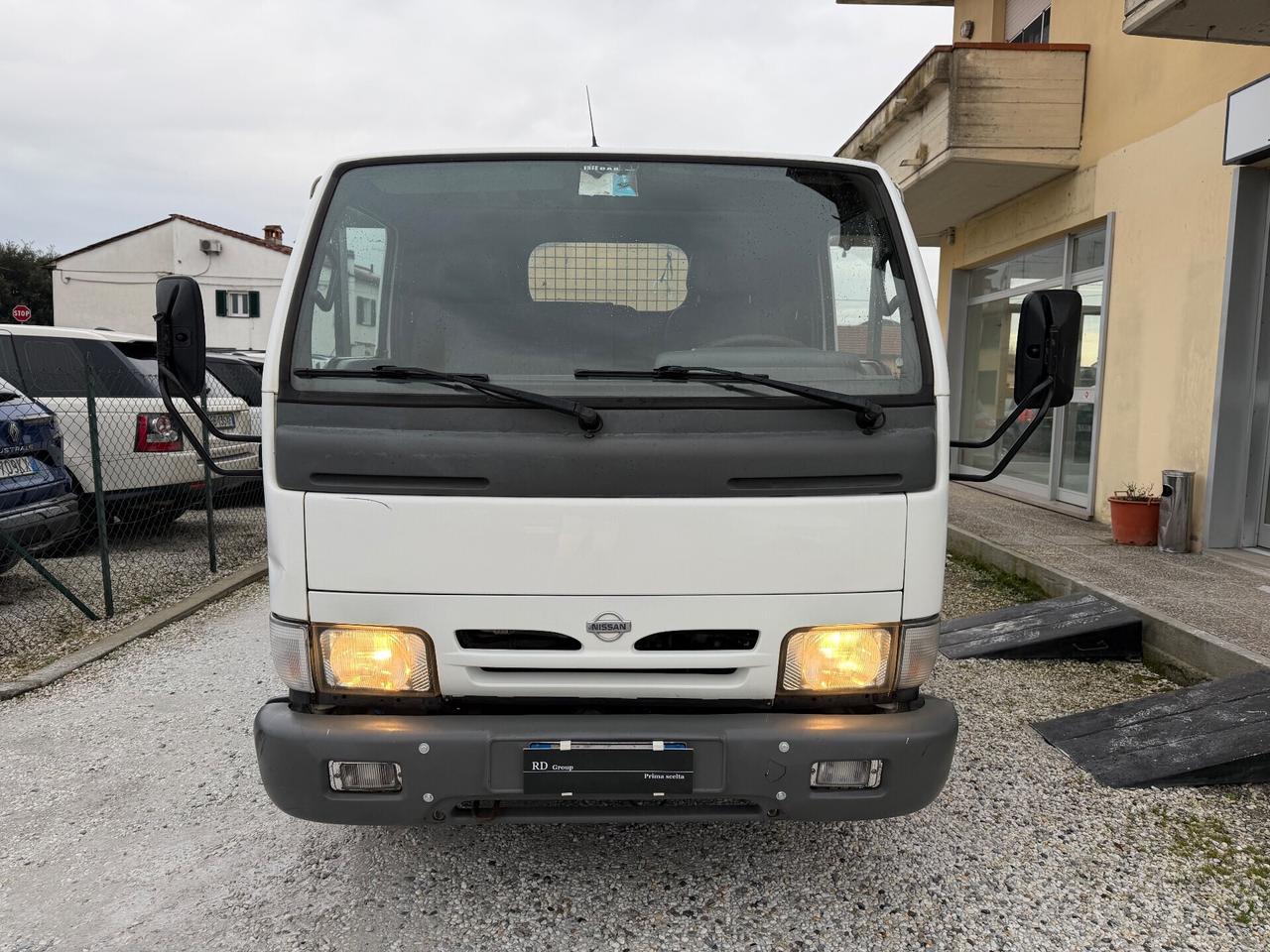 Nissan Cabstar 120.35 3.0 Tdi PL-RG Cabinato SE Cabinato Patente C