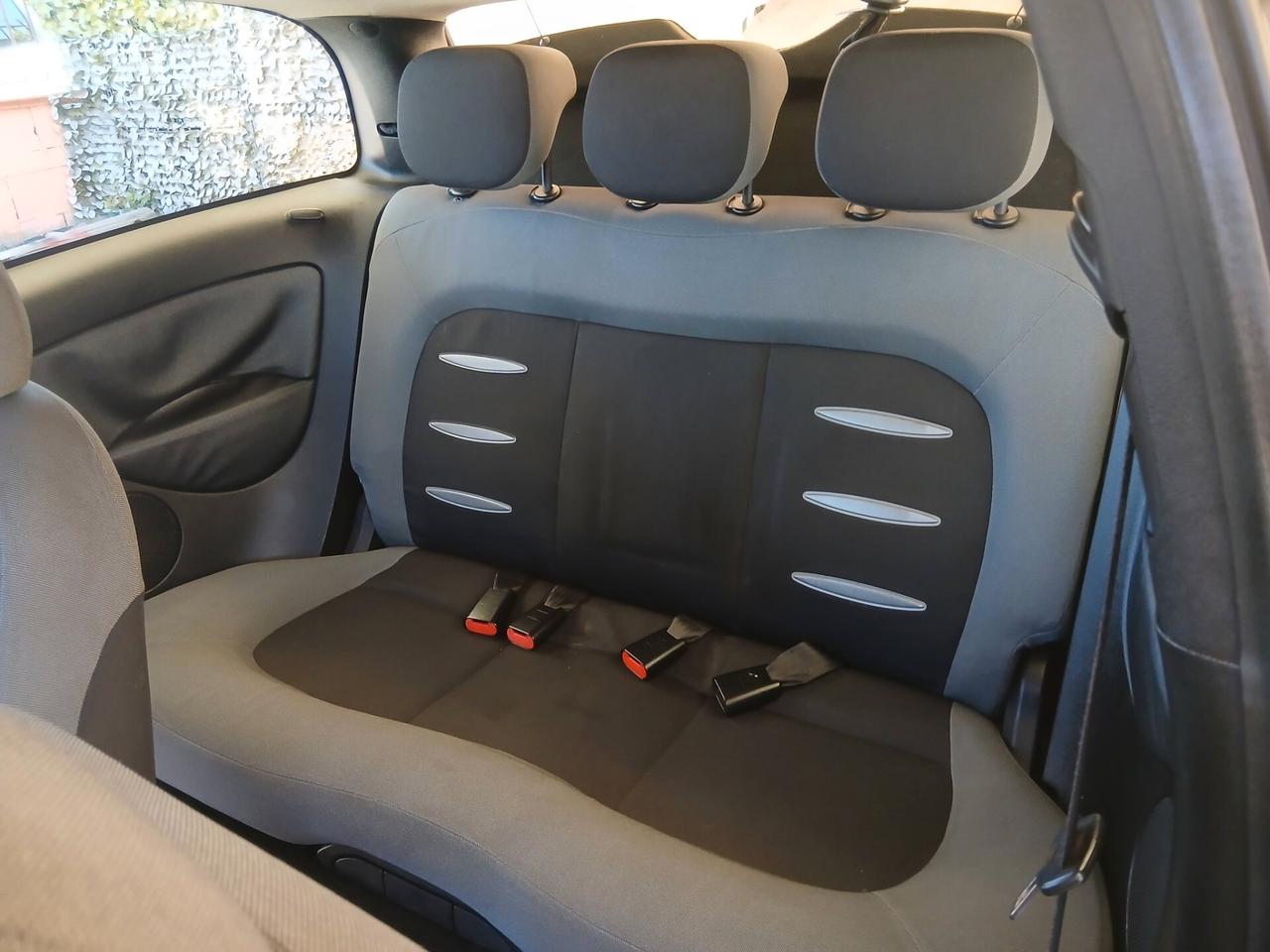 Lancia Ypsilon 1.3 MJT 75 CV full 06