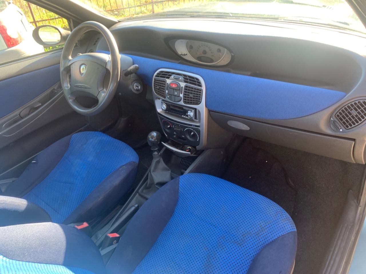 Lancia Y 1.2i NEOPATENTATI