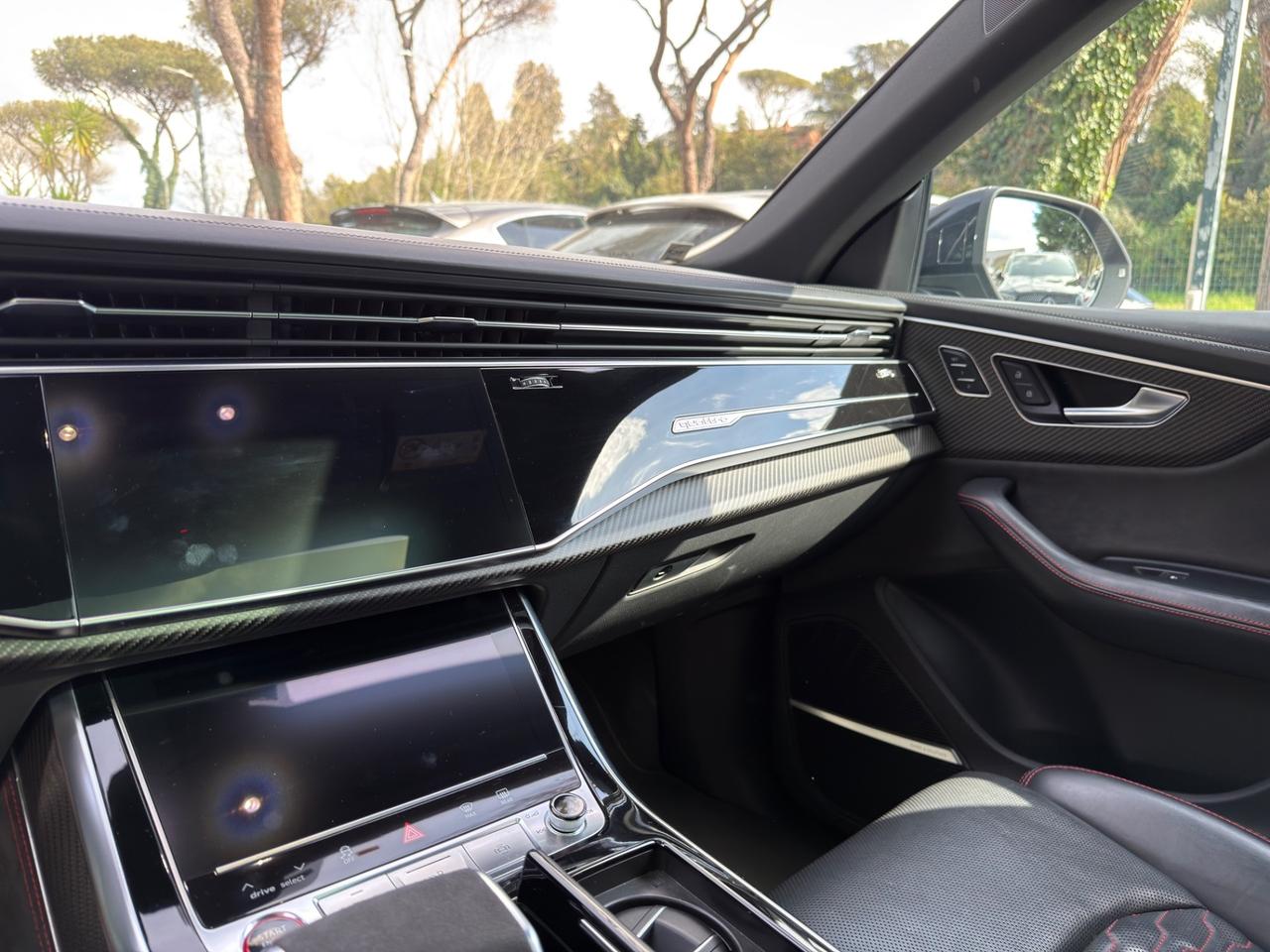 Audi Q8 RS TFSI V8 quattro tiptronic