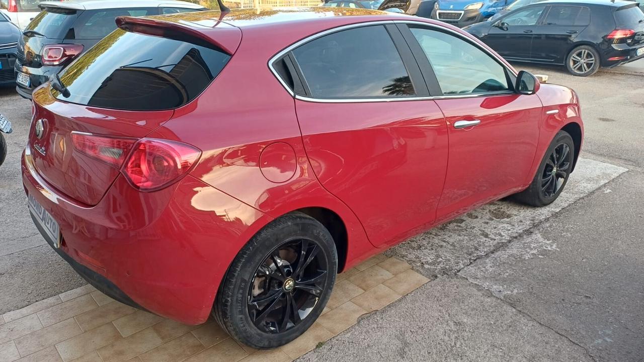Alfa Romeo Giulietta 1.6 JTDm-2 105 CV Distinctive 2013 ROSSA COME NUOVA