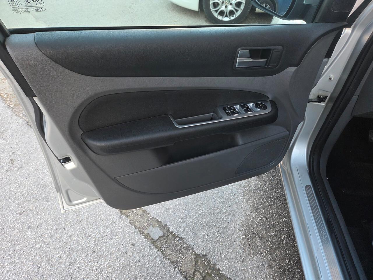 FORD FOCUS 1.6 TDCI TITANIUM ANNO 2009 KM CERTIFICATI