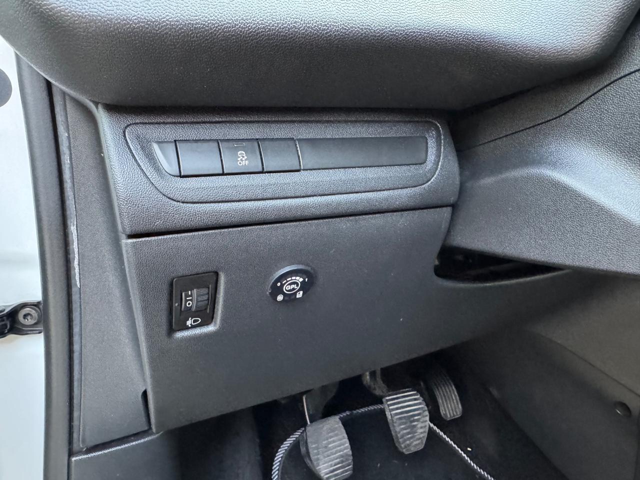 Peugeot 208 1.4 GPL 95CV Active 2014