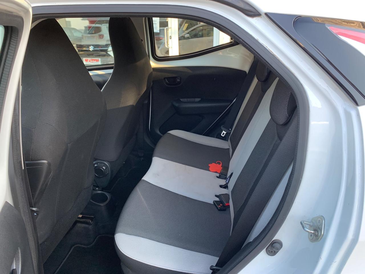 Toyota Aygo 1.0 VVT-i 69 CV 5 porte x-play MMT