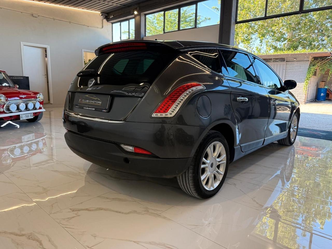 Lancia Delta 1.6 MJT DPF 105 CV Silver