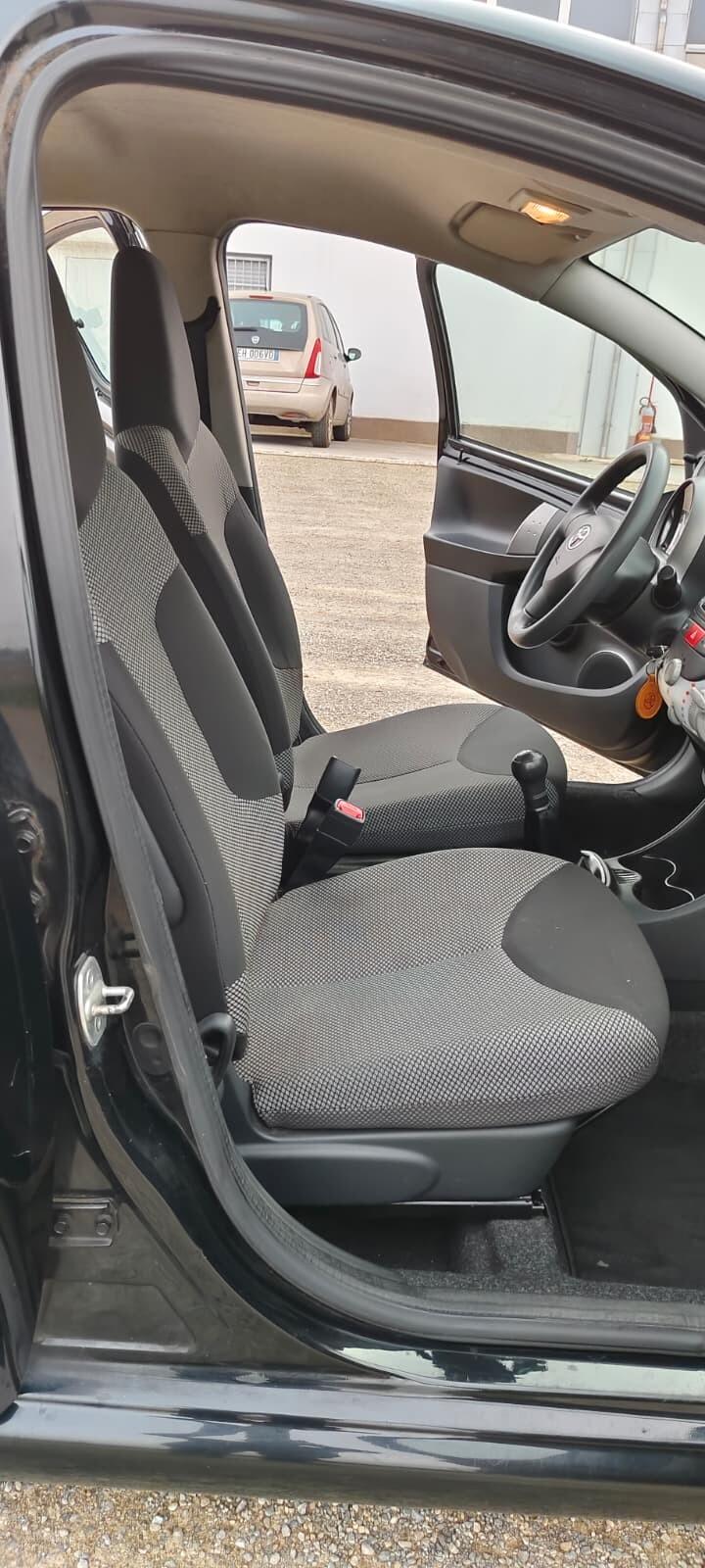 Toyota Aygo 1.0 VVT-i 69 CV 5 porte x-cool