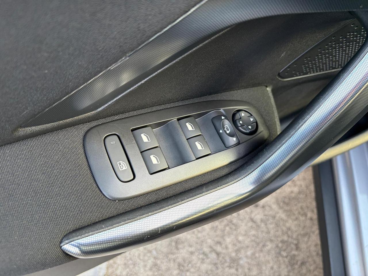 Peugeot 2008 1.6 BlueHDi 100CV Allure