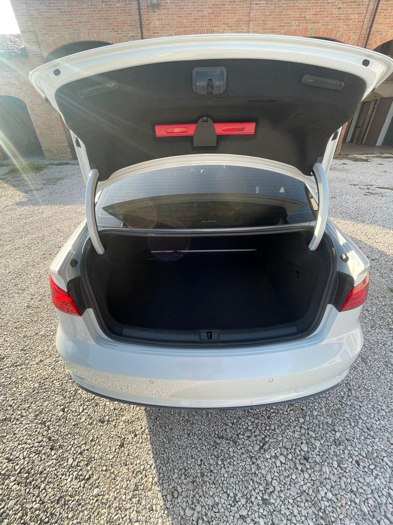 Audi A3 Sedan 1.6 TDI clean diesel S tronic Ambition