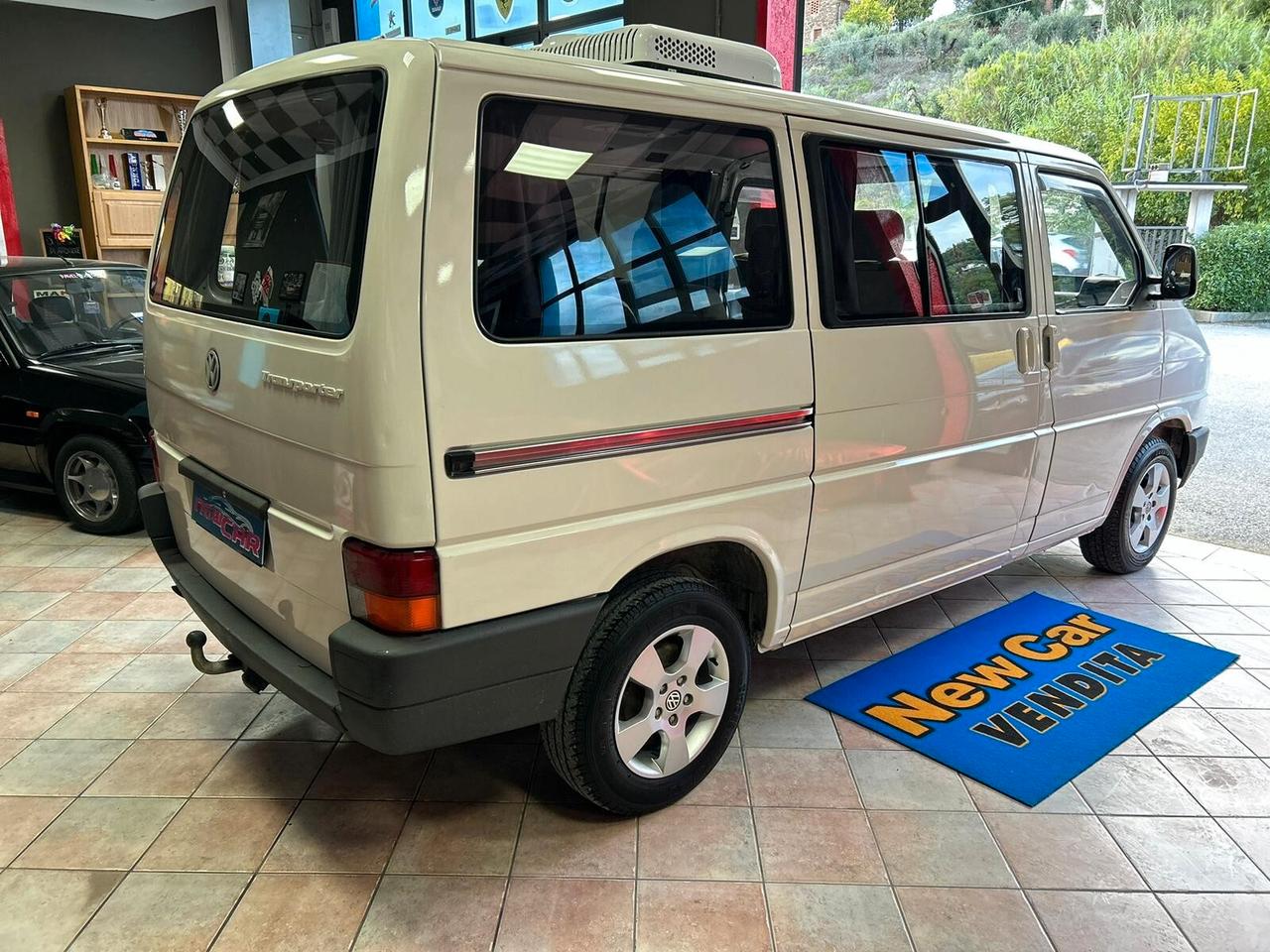 Volkswagen Transporter 2.4 D Caravelle