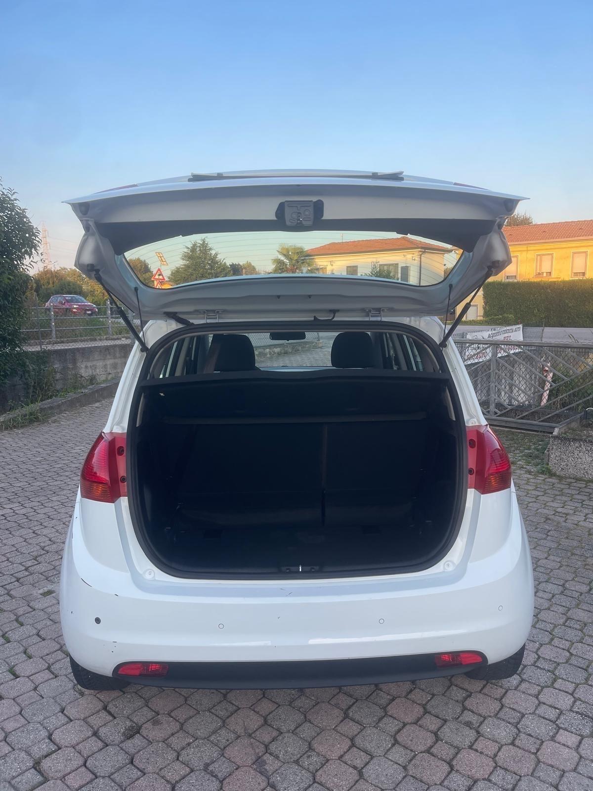 Kia Venga 1.4 CRDi 90 CV Crossover 90 000 KM