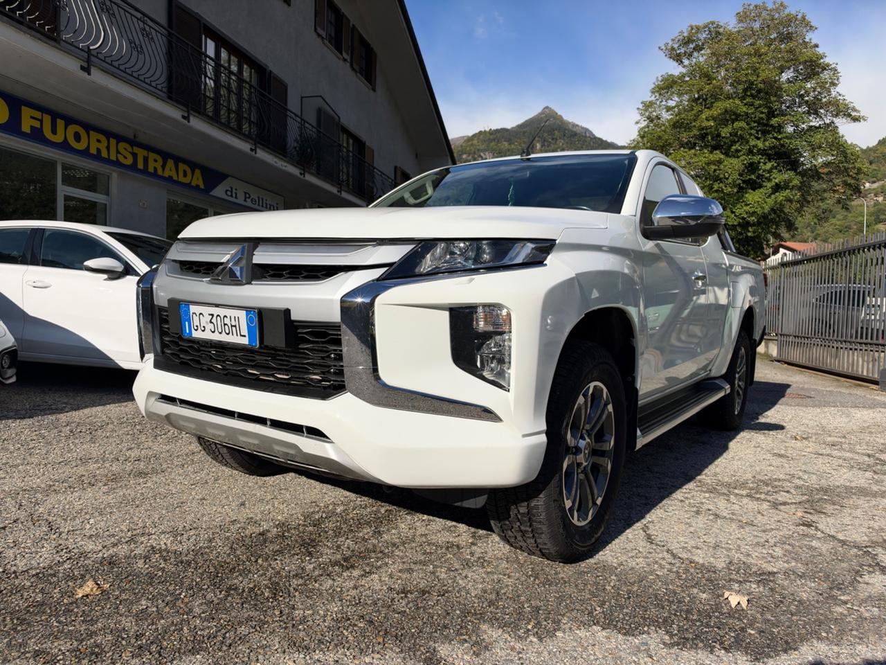 Mitsubishi L200 2.3 D Club Cab 4x4 Super Select Intense