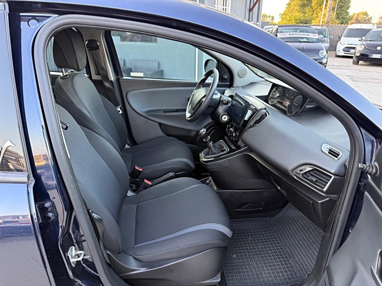 Lancia Ypsilon 1.2 69 CV 5 porte Platinum Garanzia 12 Mesi