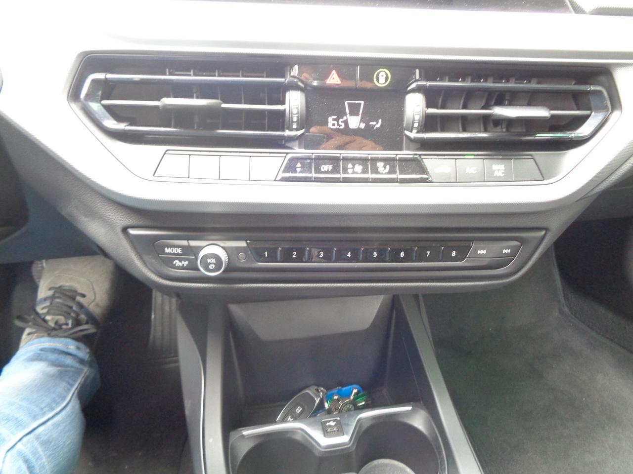 Bmw 116 116d 5p. Business Advantage