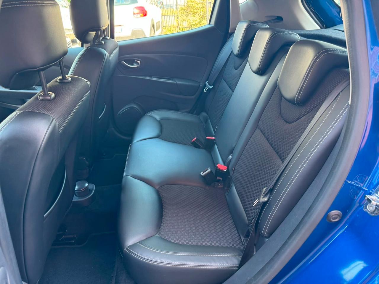 Renault Clio 0.9 TCe 90CV Moschino Intens