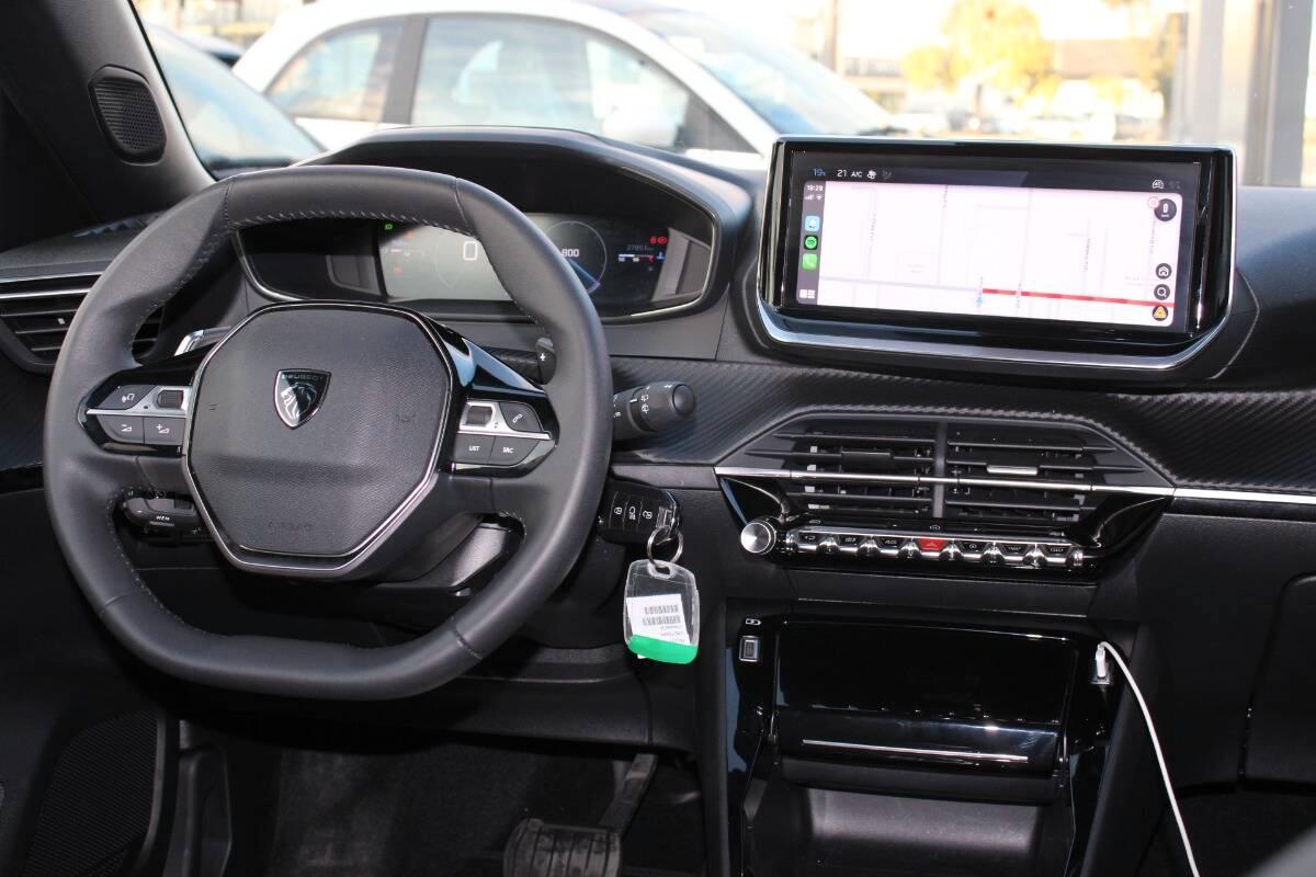Peugeot 2008 1.2 Allure s&s 130cv eat8 con TELECAMERA A 360°