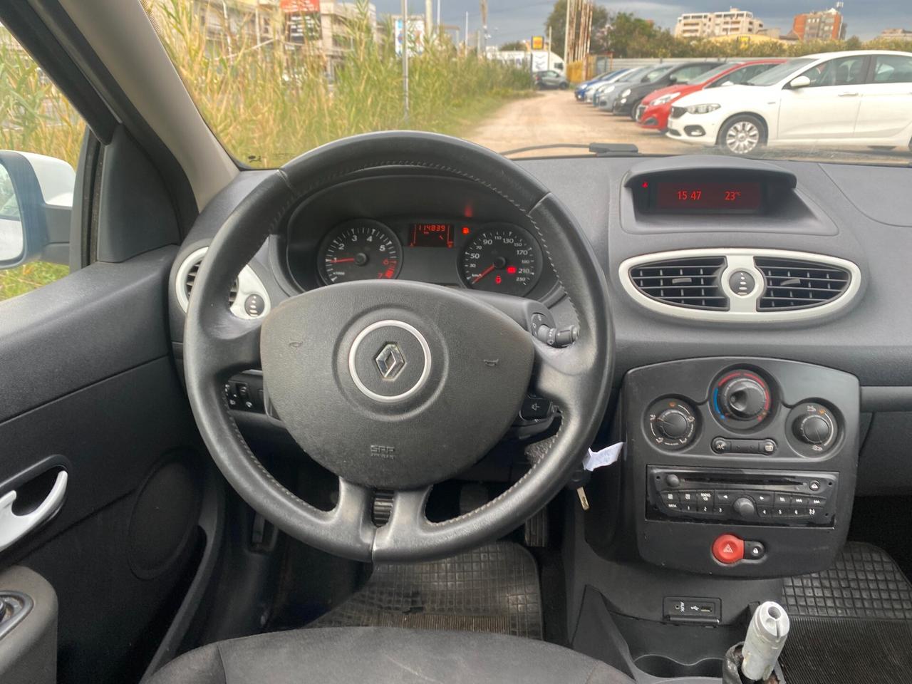 RENAULT CLIO 1.2 112.000KM ANNO 2012 ADATTA NEOPATENTATI