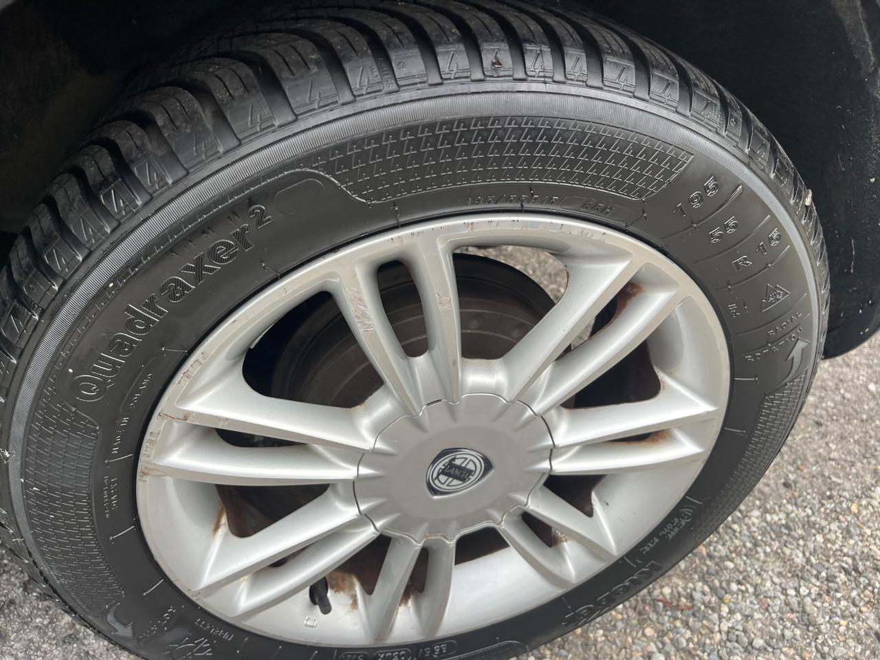 Lancia Ypsilon 1.4 16V Sport MomoDesign