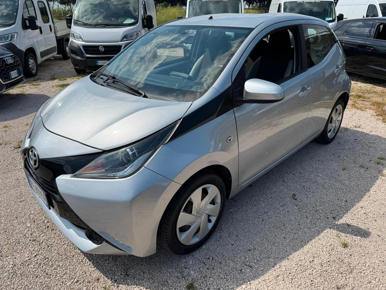 Toyota Aygo 1.0 69CV 5porte x-play AUTOMATICA-OK NEOPATENTATI-UNICOPROPRIETARIO
