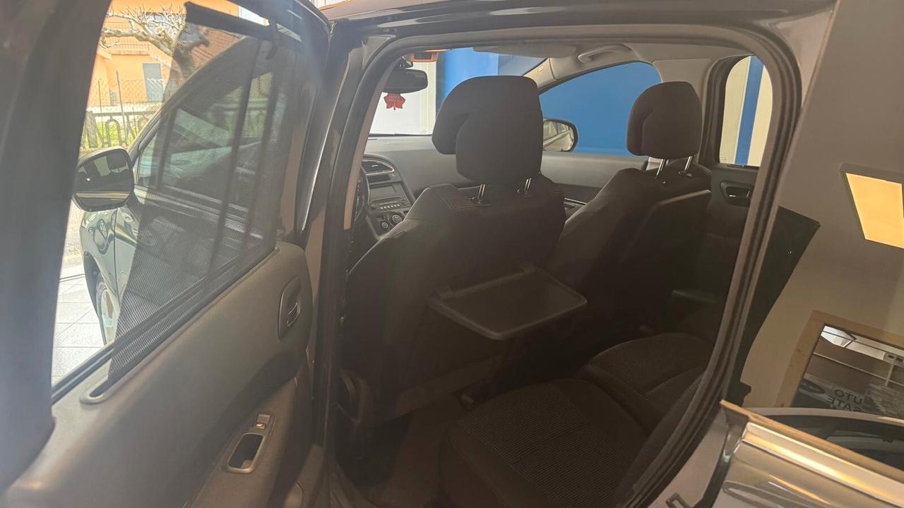 Peugeot 5008 1.6 HDi 110CV Premium