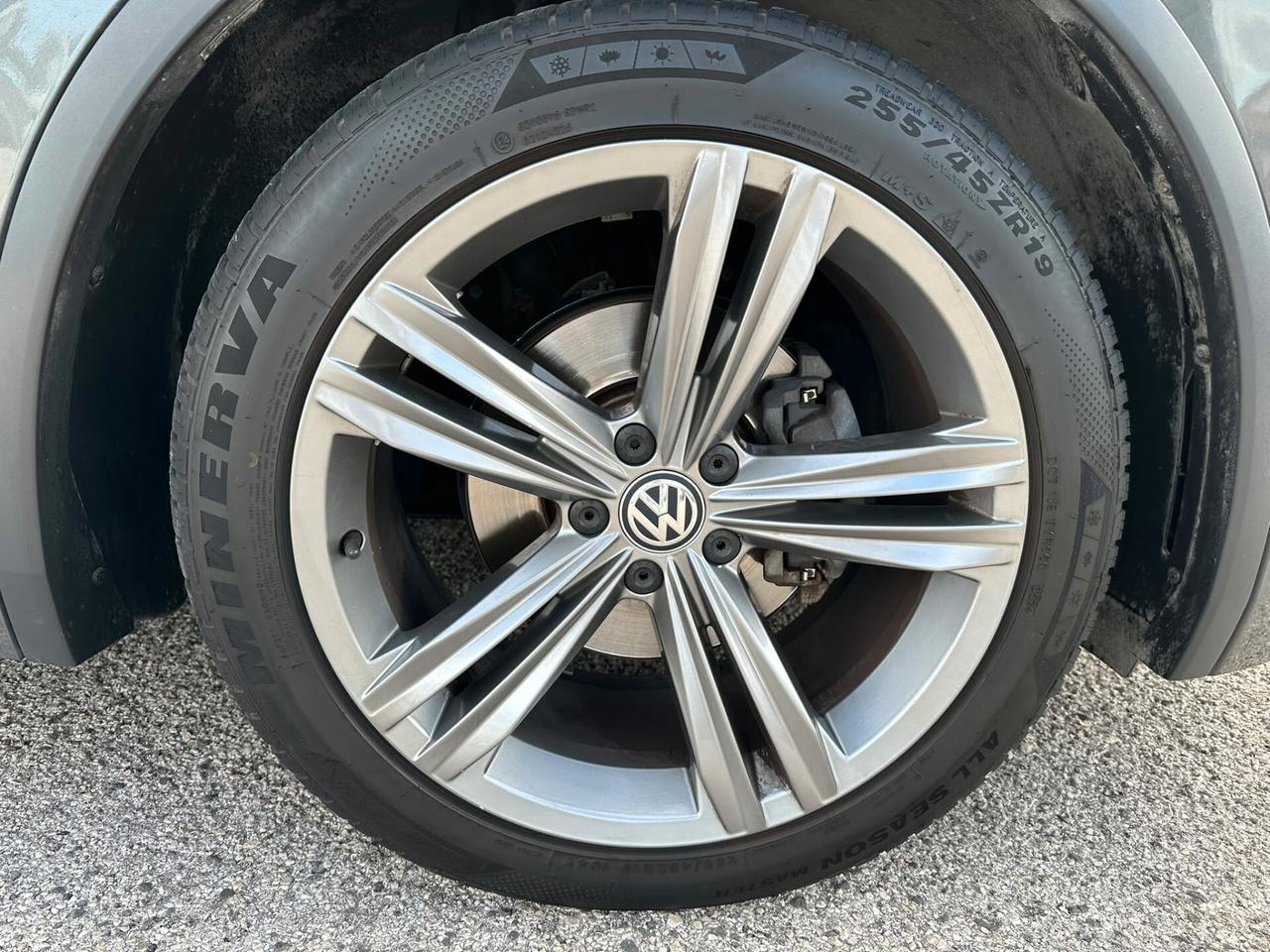 Volkswagen Tiguan 1.6 TDI Sport RLine