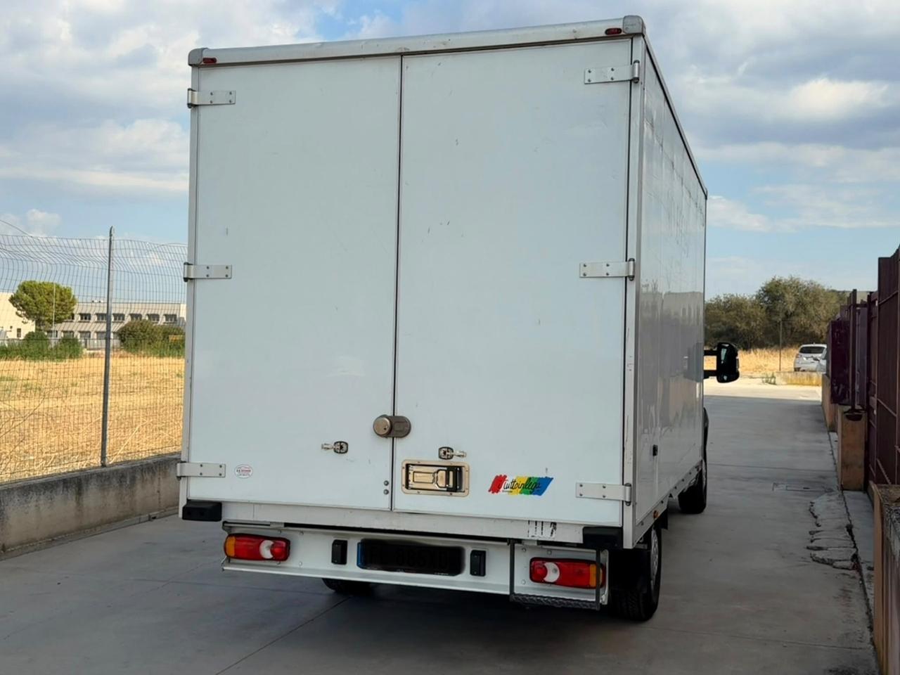 Peugeot Boxer 330 2.0 BlueHDi PC Cabinato