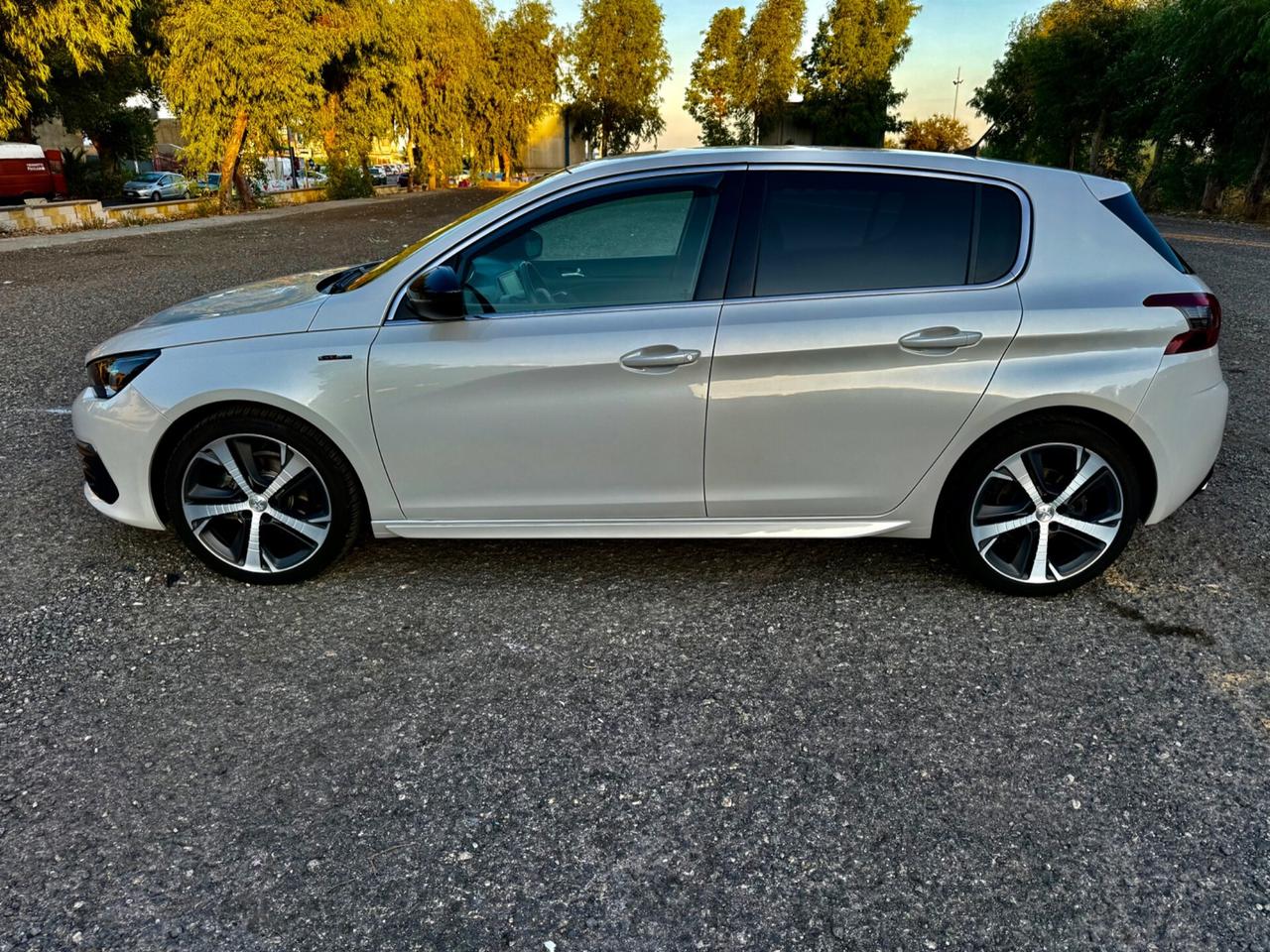 PEUGEOT 308 BlUE HDi 130 S&S GT LINE
