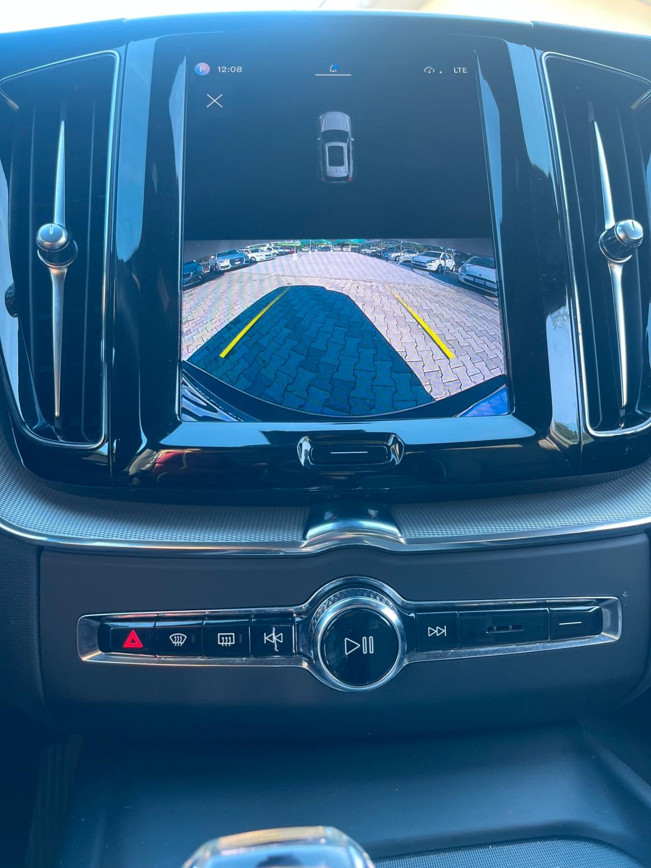 Volvo XC60 B4 automatico Plus Dark N1