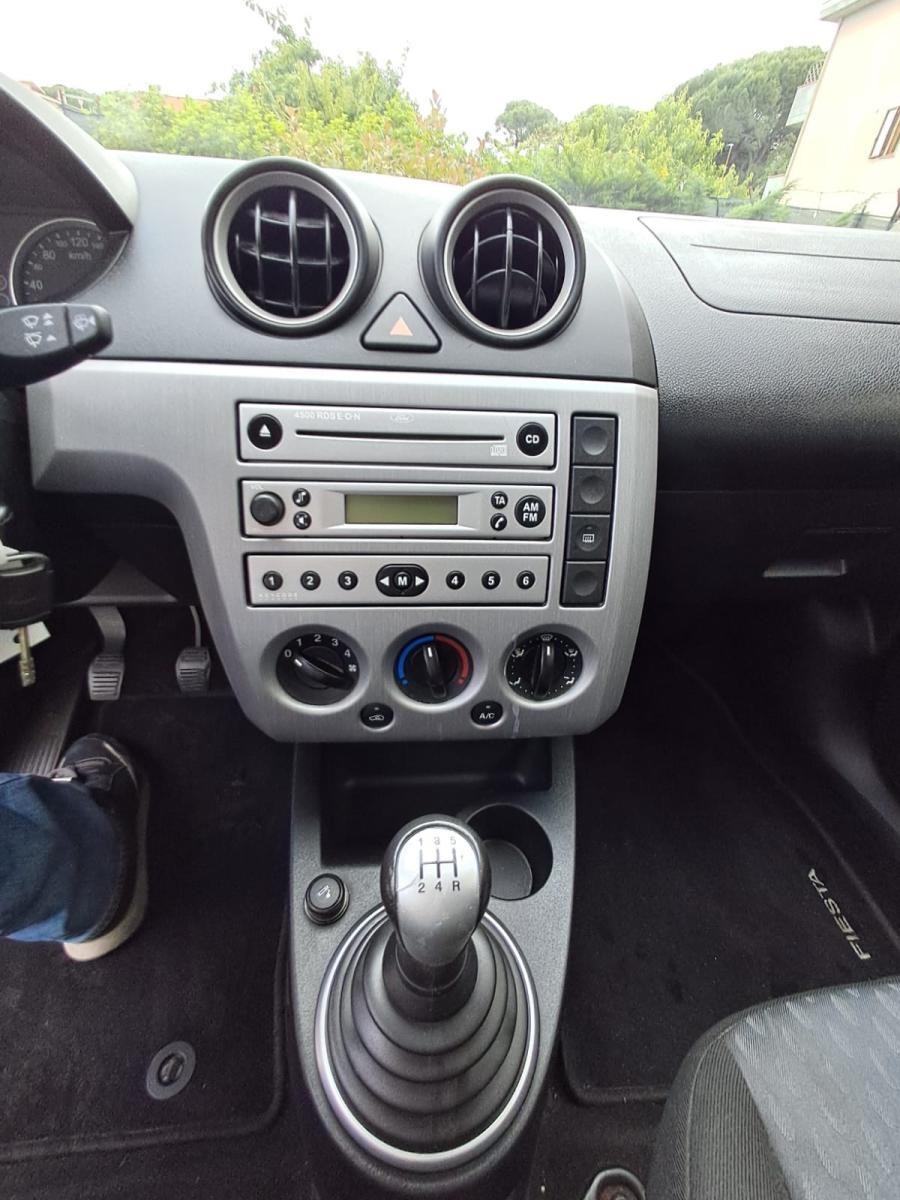 FORD - Fiesta - 1.2i 16V 5 porte Ambiente