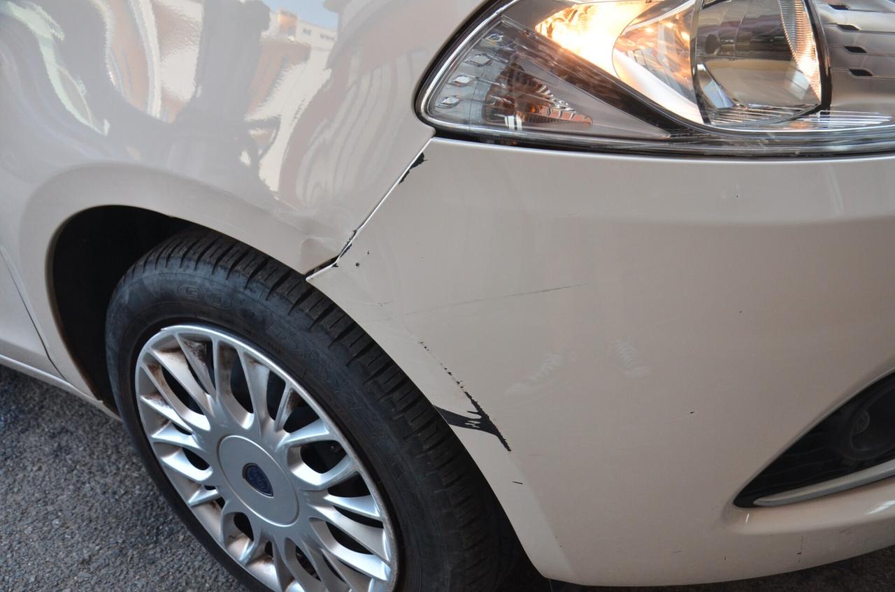 Lancia Ypsilon 1.2 69 CV 5 porte Gold